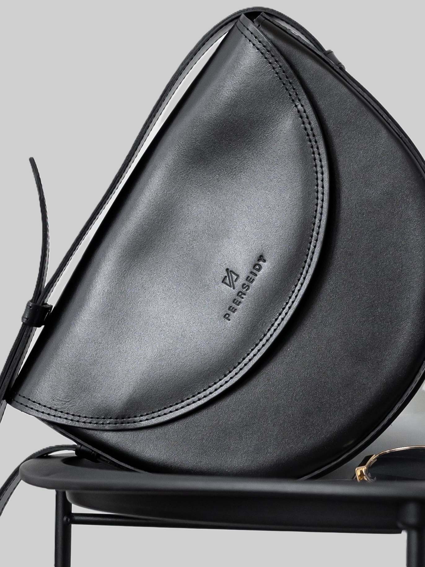 Torebka czarna połysk